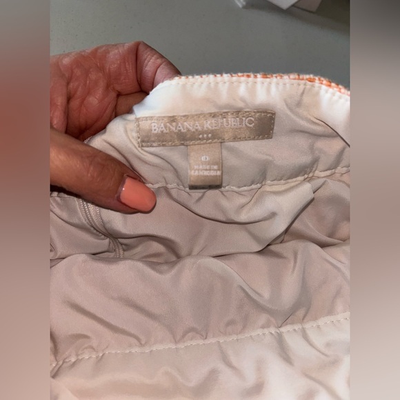 Banana Republic Salmon Tweed Lined Pencil Skirt. Size 0. - Picture 5 of 9